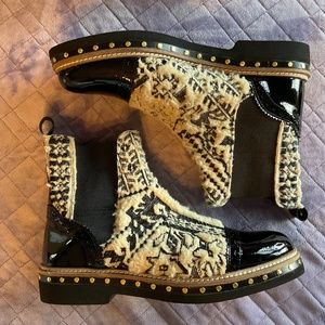 Free People size 10 in black and cream faux fur